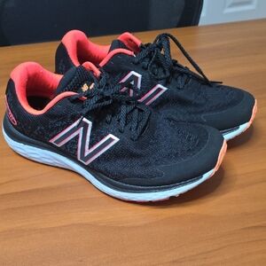 New Balance Womens Fresh Form 680 Sneakers